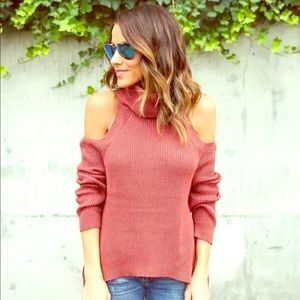 VICI turtle neck sweater with cold shoulders